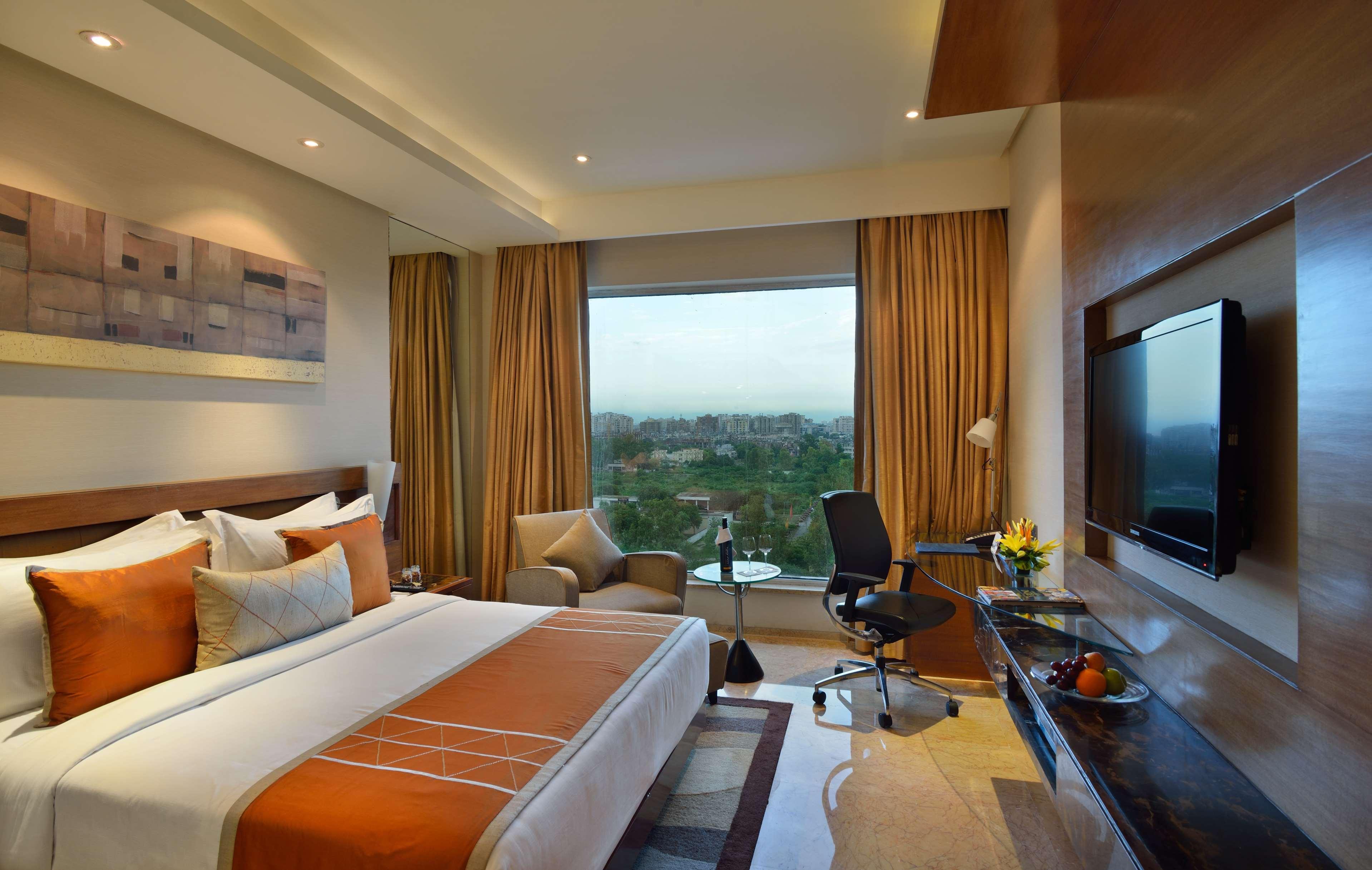 Radisson Blu Kaushambi Delhi Ncr 호텔 가지아바드 외부 사진