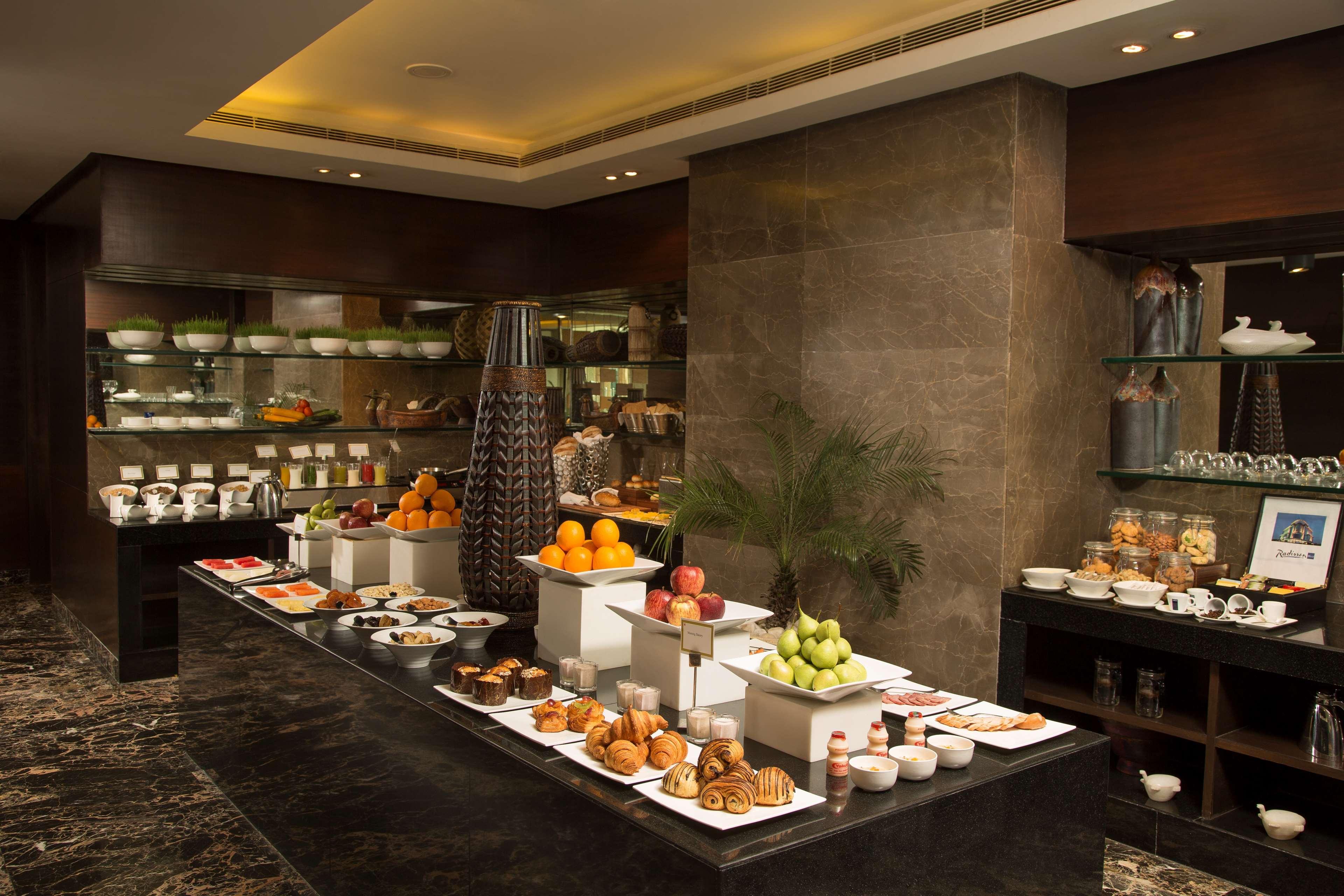Radisson Blu Kaushambi Delhi Ncr 호텔 가지아바드 외부 사진