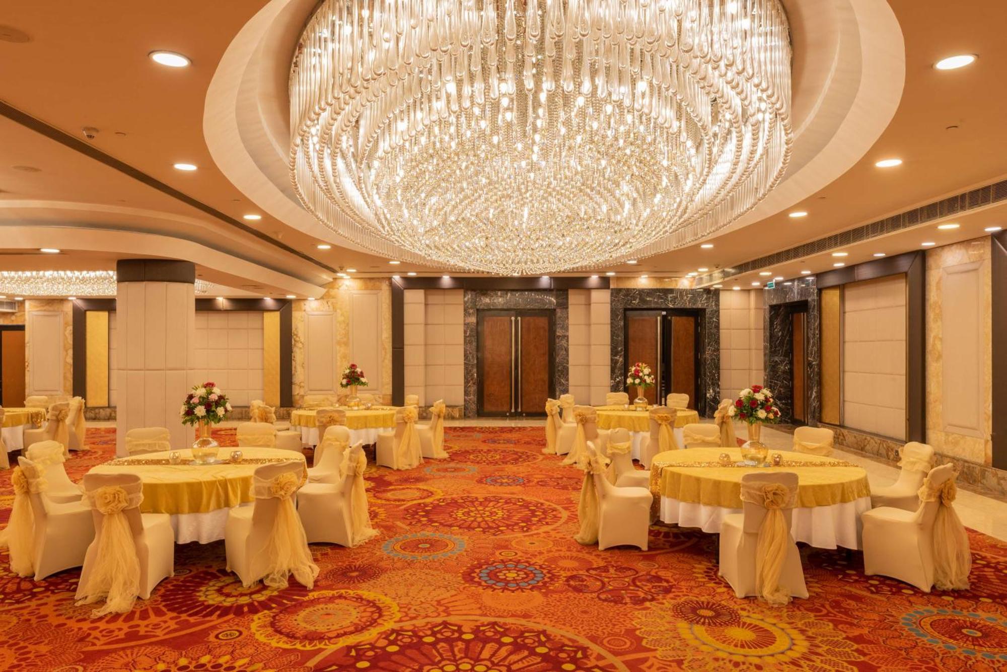 Radisson Blu Kaushambi Delhi Ncr 호텔 가지아바드 외부 사진